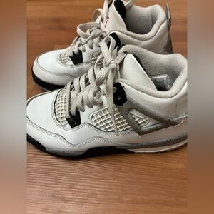 Nike Air Jordan 4 sneaker Size 2Y
